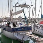 Quo Vadis Yacht In Harbor * ביצ'לייה