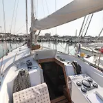 Quo Vadis Yacht 船屋 *