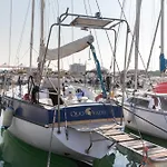 Quo Vadis Yacht In Harbor * ביצ'לייה