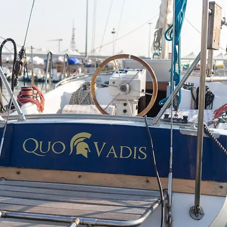 Ботель Quo Vadis Yacht In Harbor