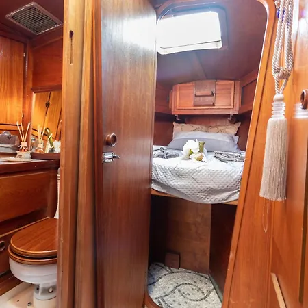 船屋 Quo Vadis Yacht 比谢列